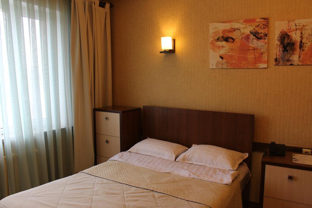 Delphin Guest House Bishkek Room photo