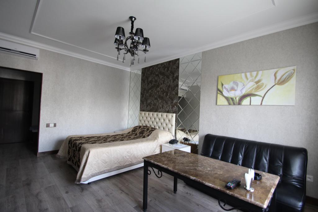 Delphin Guest House Bishkek Exterior photo