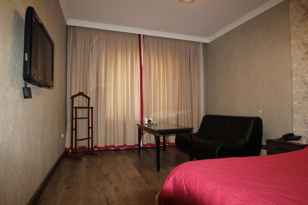 Delphin Guest House Bishkek Exterior photo